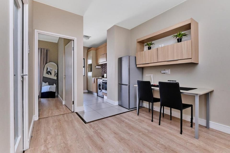 The Signature Stay Fast Wi-Fi Business Travel Apartment in Sandton
