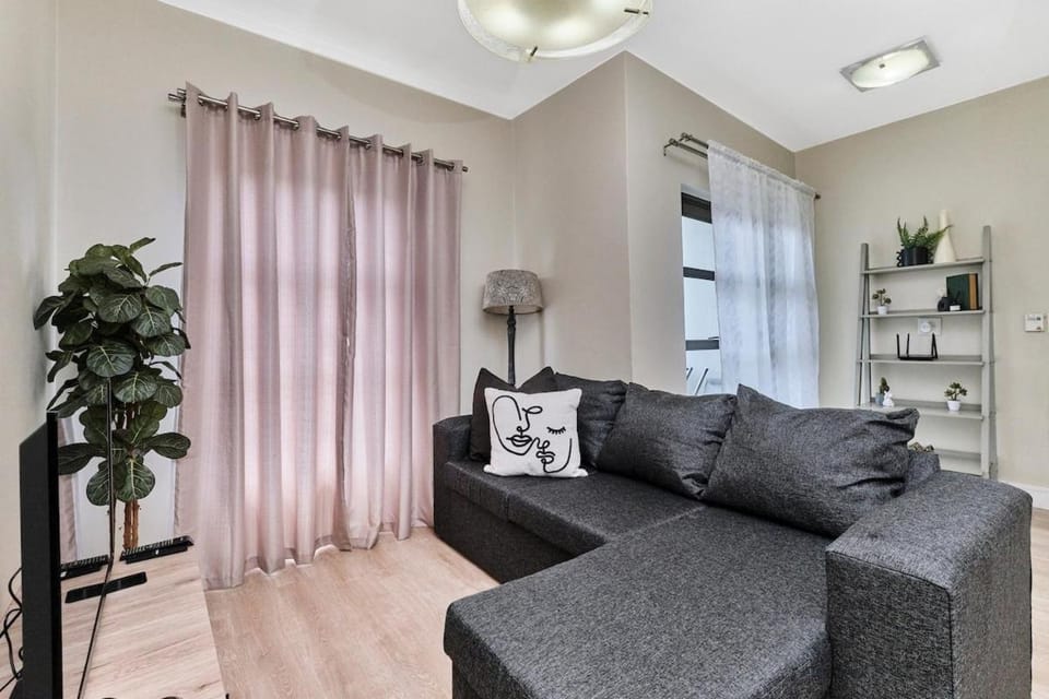 The Signature Stay Fast Wi-Fi Business Travel Apartment in Sandton