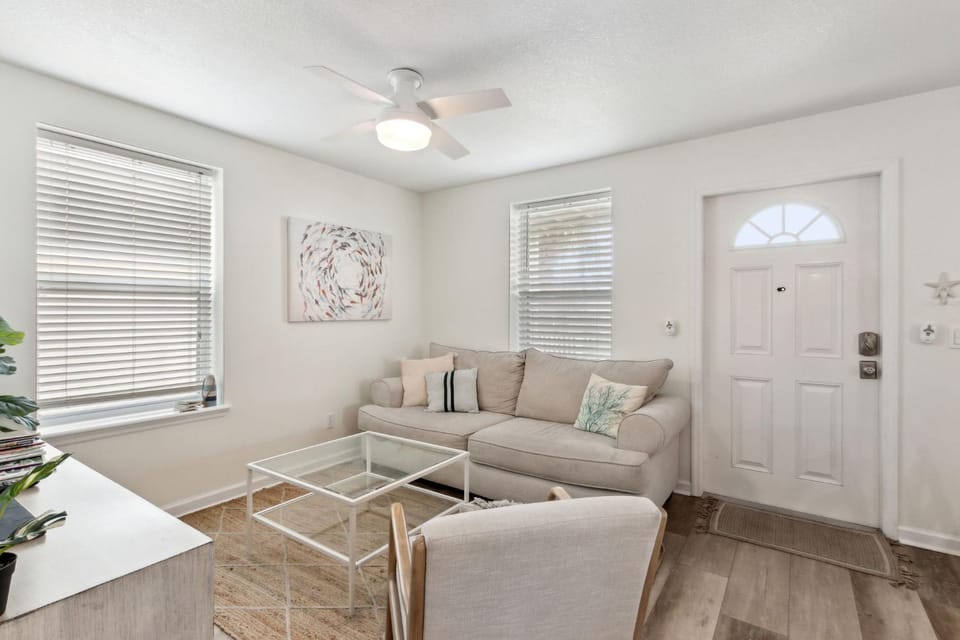 Updated 6-bedroom, 4 bath well stocked coastal cottage across from the beach with a private pool House in Fernandina Beach