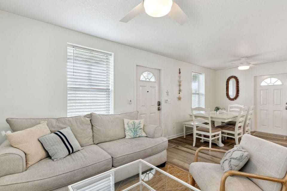 Updated 6-bedroom, 4 bath well stocked coastal cottage across from the beach with a private pool House in Fernandina Beach