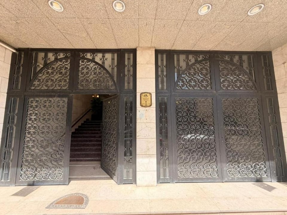 Cozy Apartment with Nile Views & City Access Apartment in Cairo