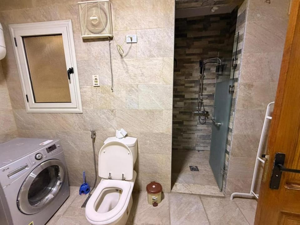Cozy Apartment with Nile Views & City Access Apartment in Cairo