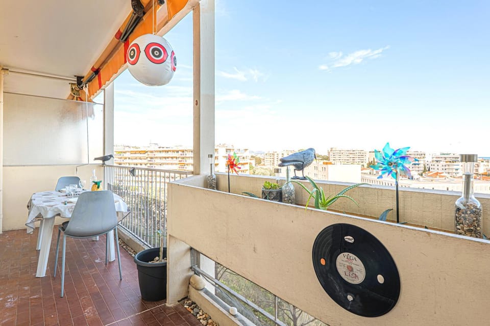 Superbe vue mer - 2 minutes de la plage - Parking Apartment in Cagnes-sur-Mer