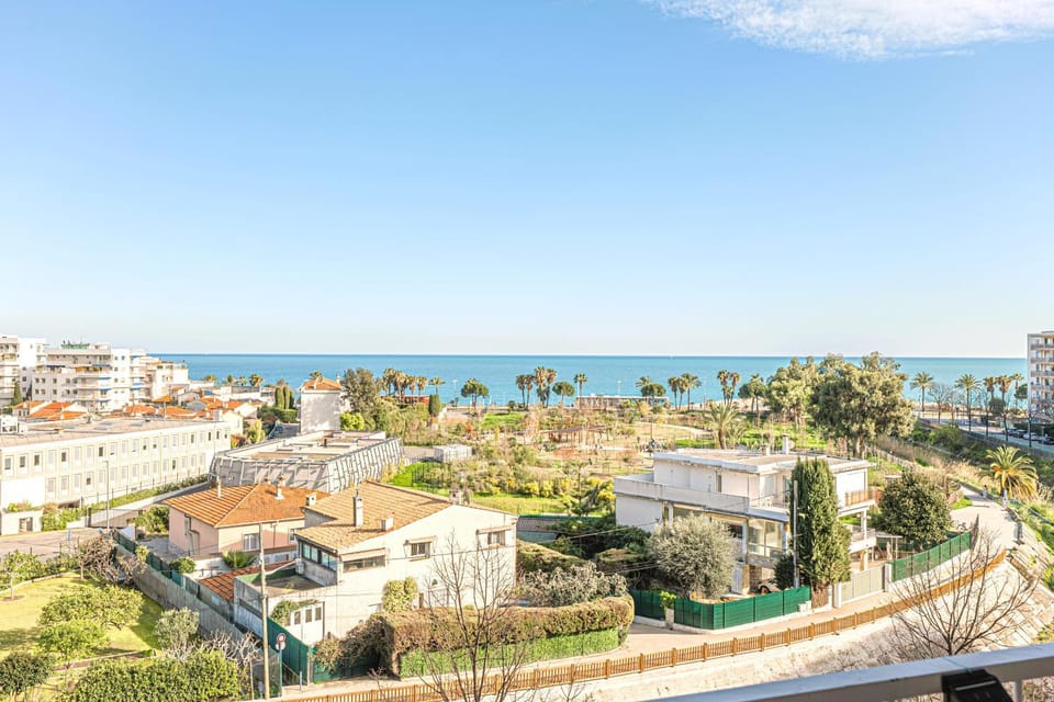 Superbe vue mer - 2 minutes de la plage - Parking Apartment in Cagnes-sur-Mer