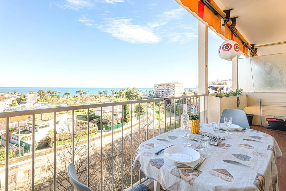 Superbe vue mer - 2 minutes de la plage - Parking Apartment in Cagnes-sur-Mer