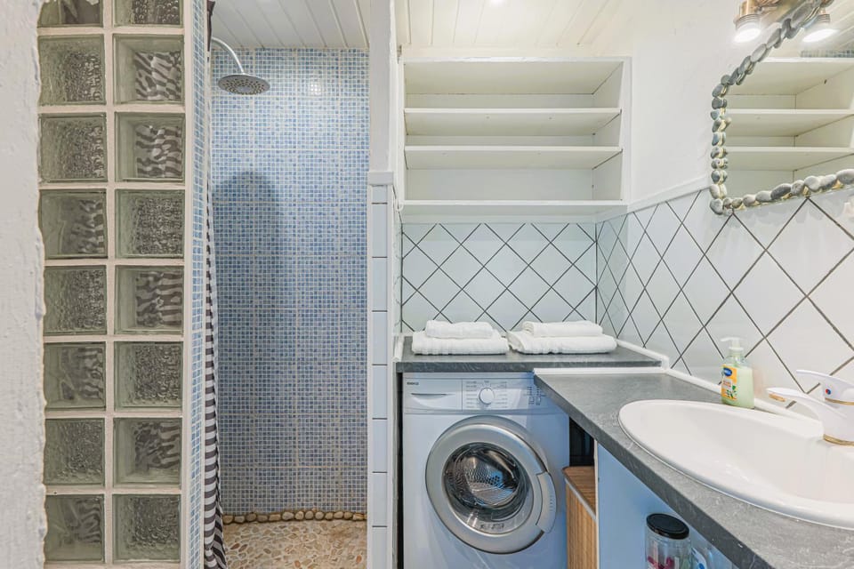 Superbe vue mer - 2 minutes de la plage - Parking Apartment in Cagnes-sur-Mer