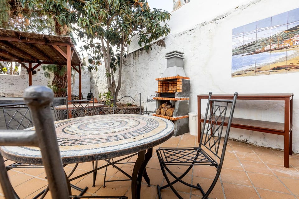 Patio, BBQ facilities, Dining area