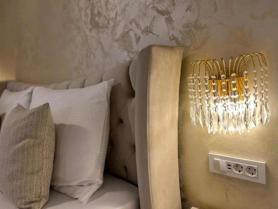 La Luna Room with Pool & Jacuzzi, Bikes and Secured Parking Bed and Breakfast in Croatia