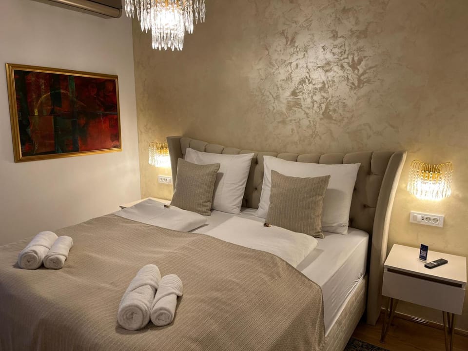 La Luna Room with Pool & Jacuzzi, Bikes and Secured Parking Bed and Breakfast in Croatia