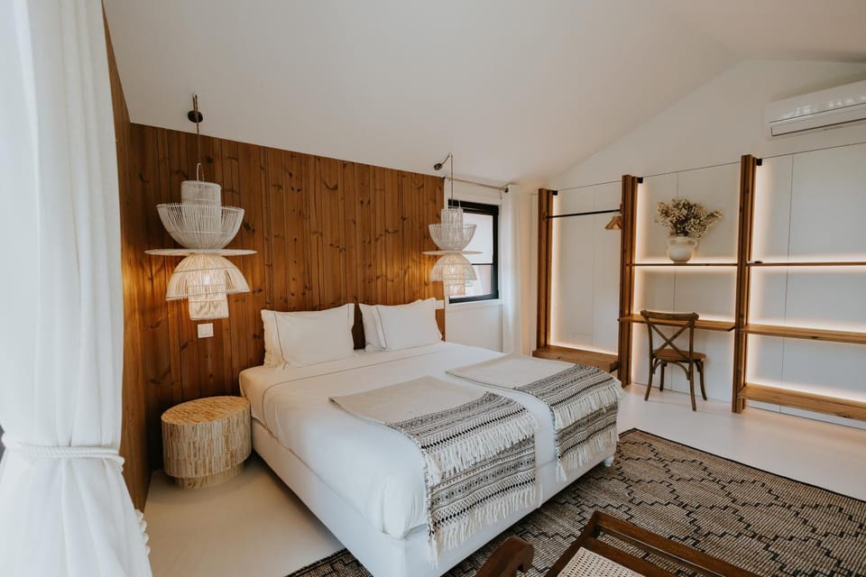 Bed, Bedroom, wardrobe, air conditioner