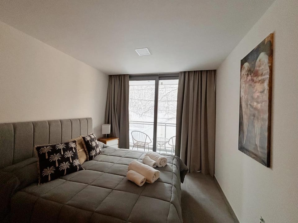 Dpto zona Catedral, amplio, moderno, funcional Apartment in La Plata