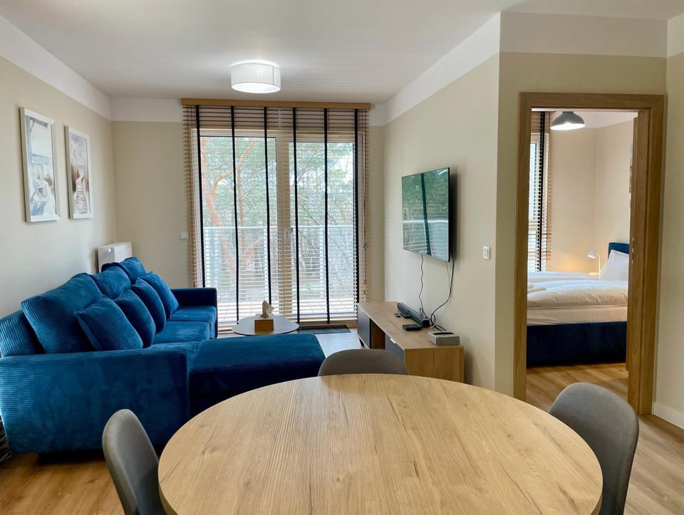 Bed, Living room, Photo of the whole room, Seating area, Dining area, Bedroom
