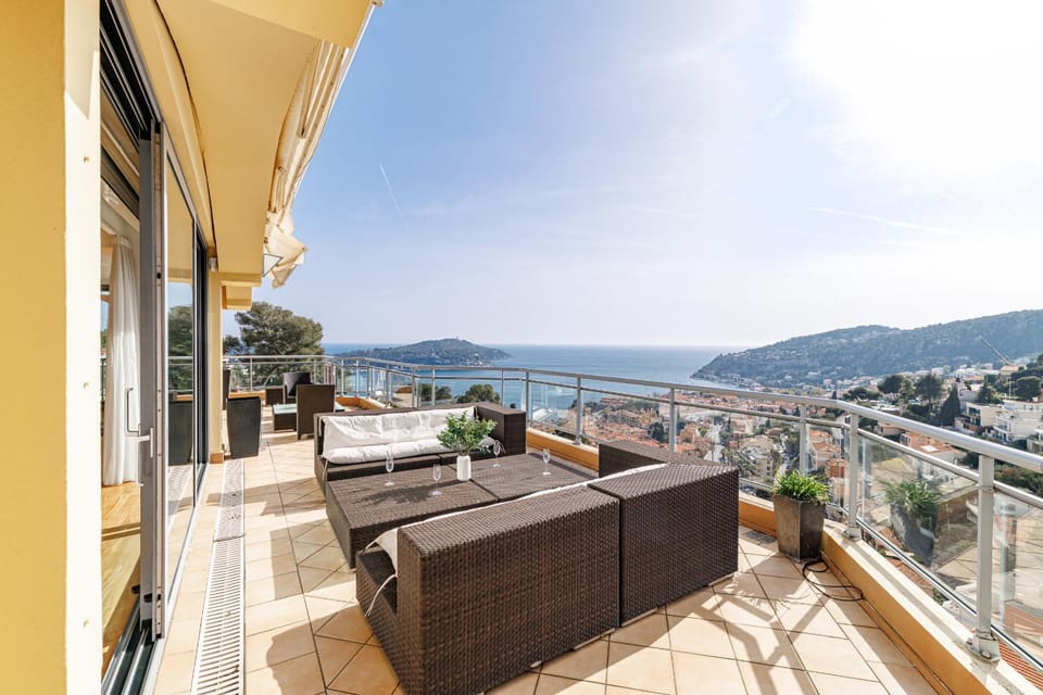 PENTHOUSE VILLAFRANCA - Penthouse d exception - Vue mer panoramique - Piscine - Terrasse - 4 suites Apartment in Villefranche-sur-Mer