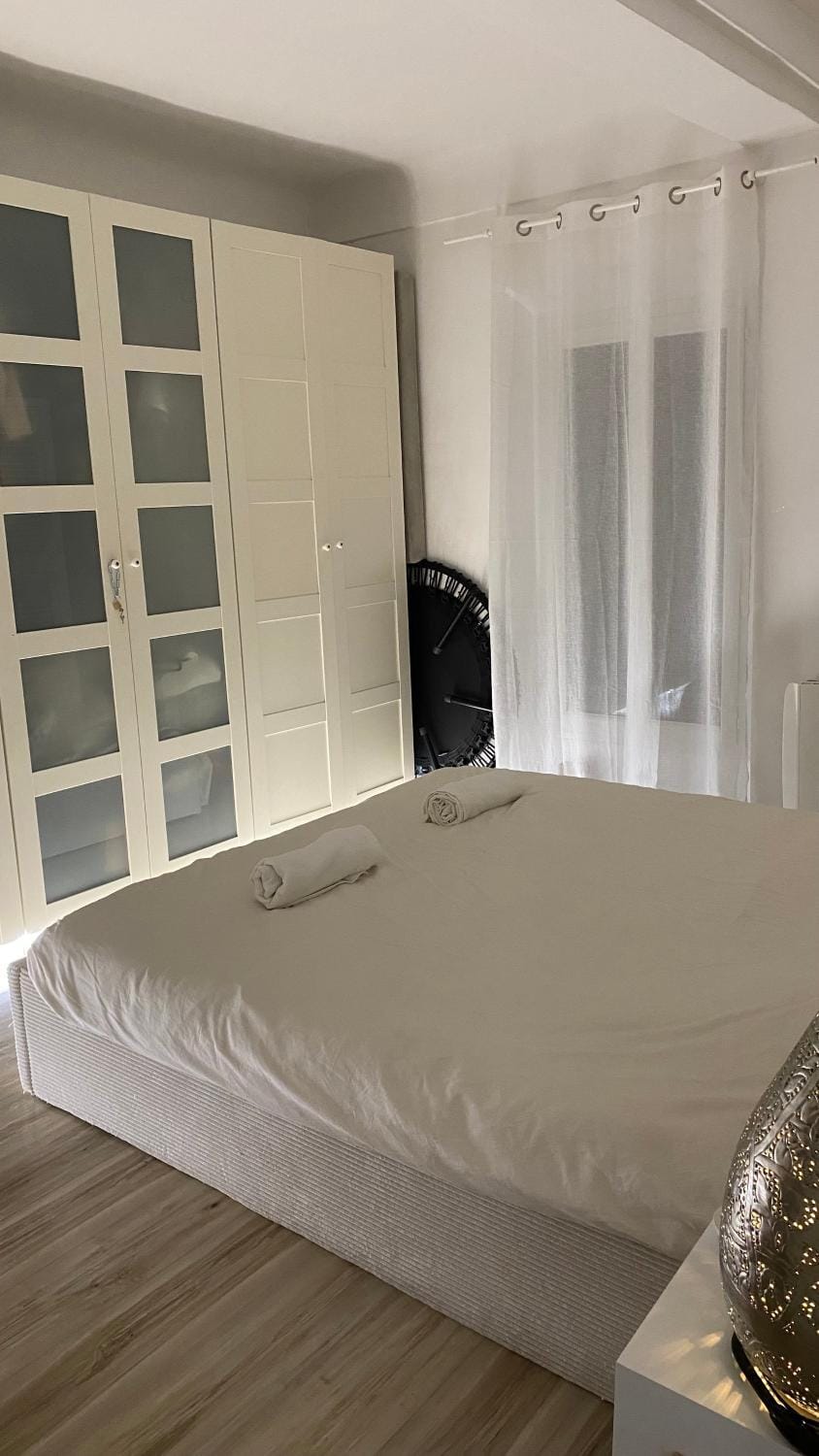 Chambre à 14 min de la plage Promenade des Anglais à pieds Vacation rental in Nice