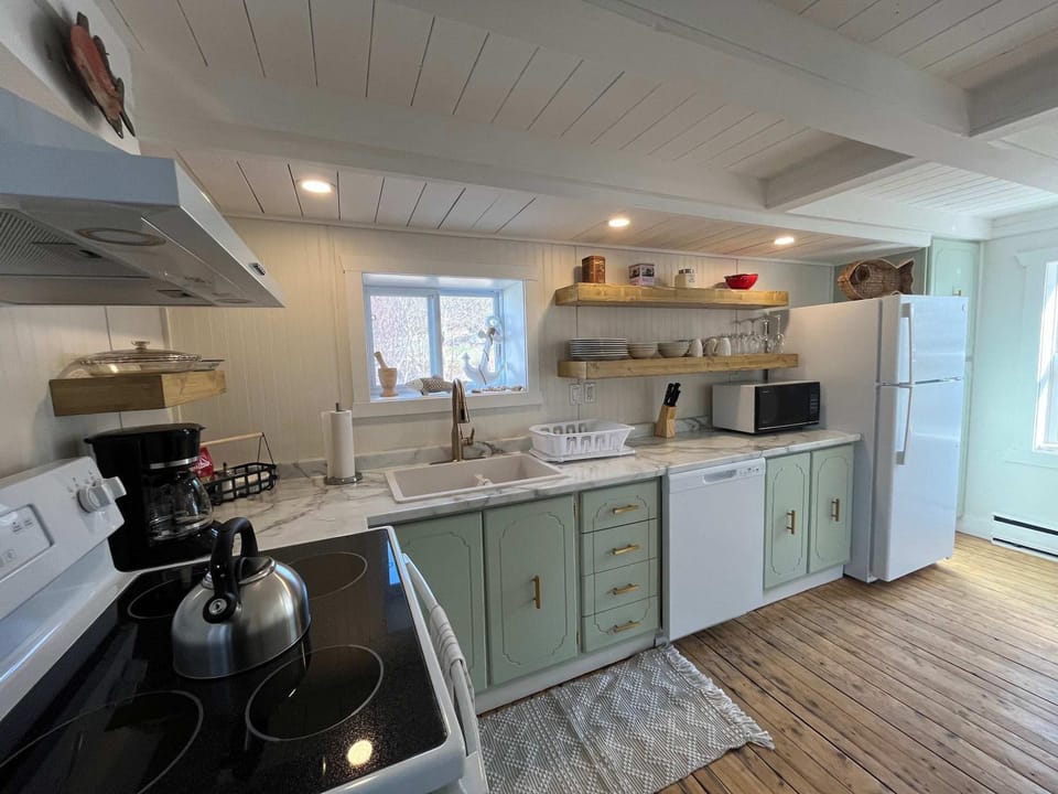 Wild Cove Retreat & Nook Apartment in Twillingate