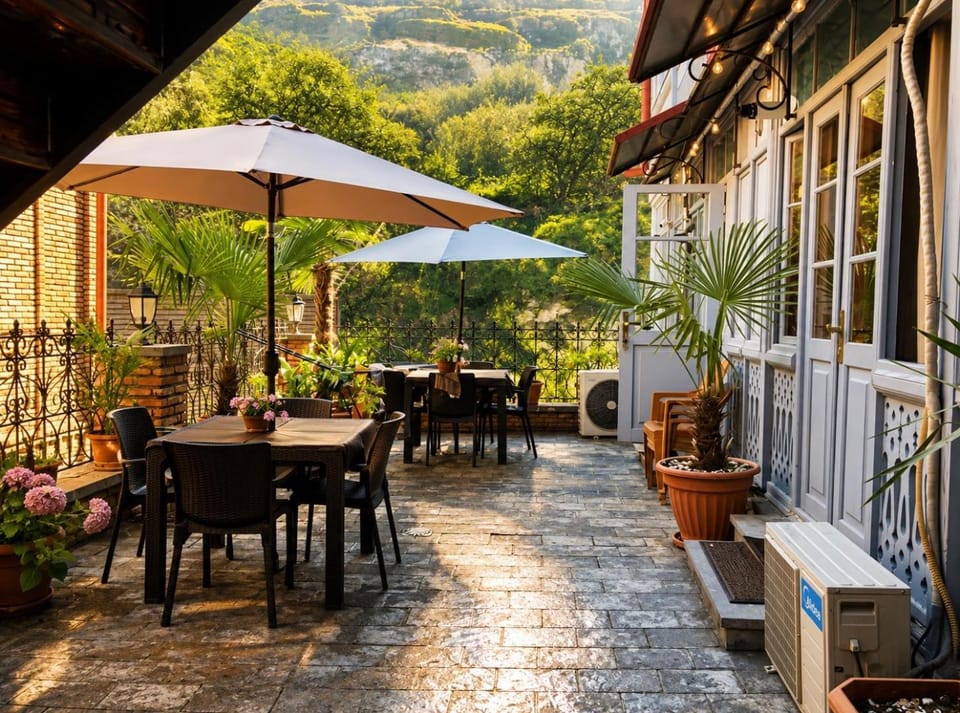 Property building, Day, Natural landscape, Balcony/Terrace, Dining area, Mountain view