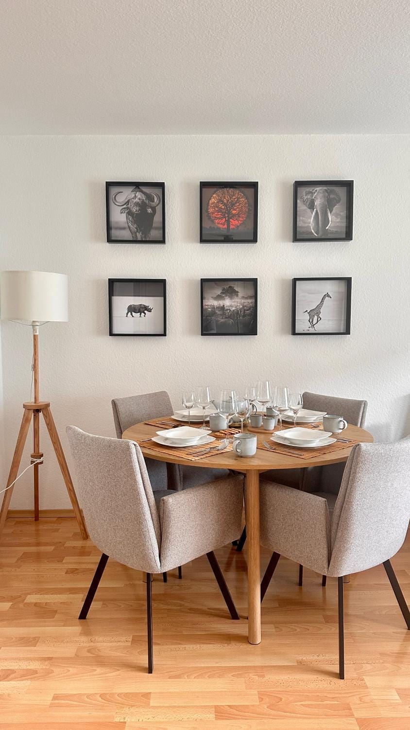 Living room, Decorative detail, Seating area, Dining area
