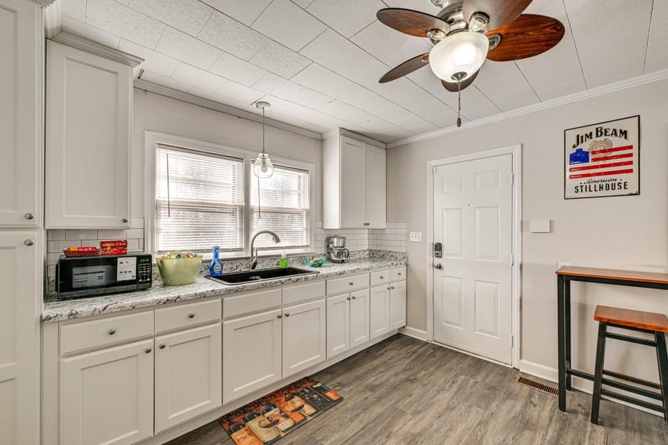 Family Fun in Gastonia! Home 3 Mi to Downtown House in Gastonia