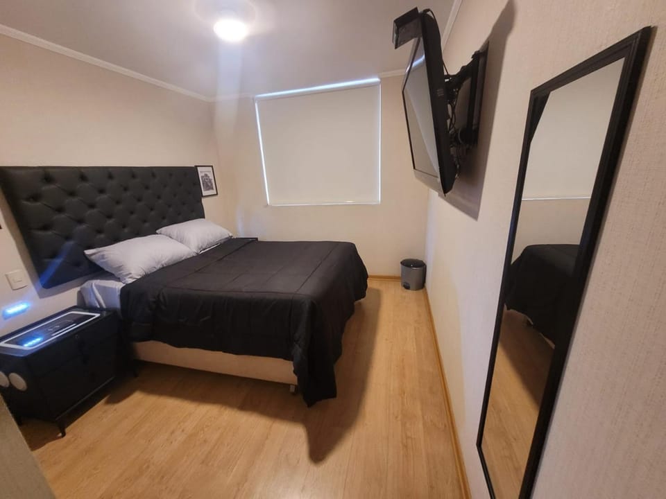 Bed, TV and multimedia, Bedroom