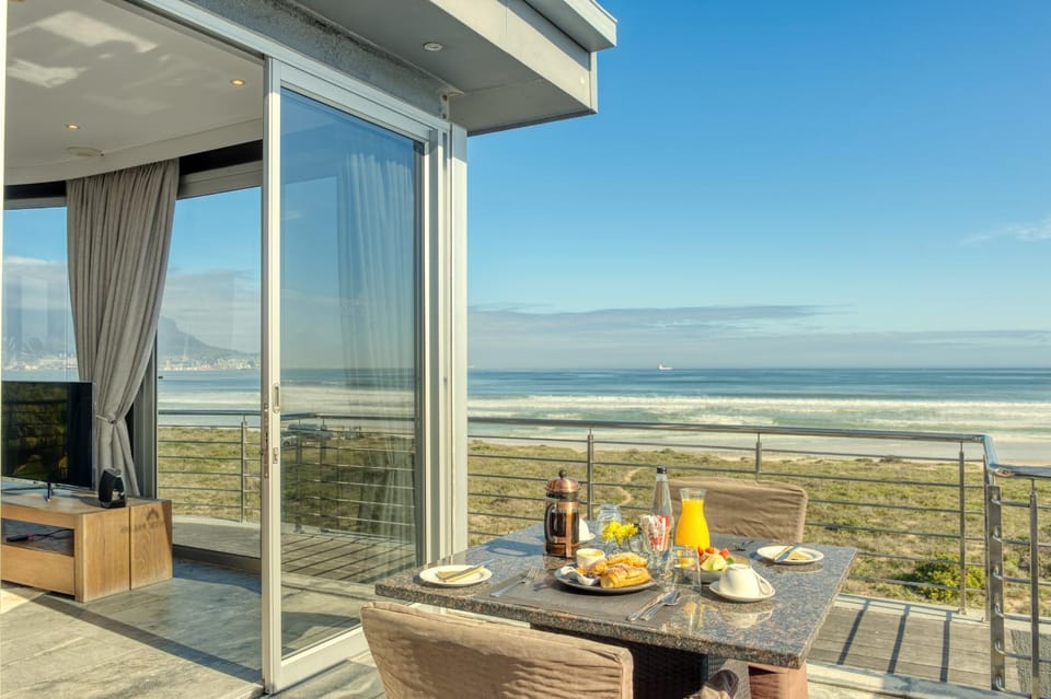 Food and drinks, Bedroom, Food, Sea view