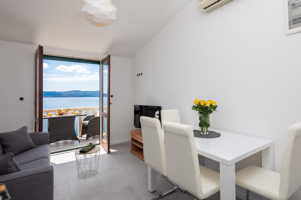 Dining area, Sea view