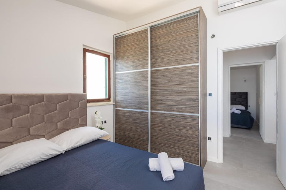 Bed, Bedroom, wardrobe