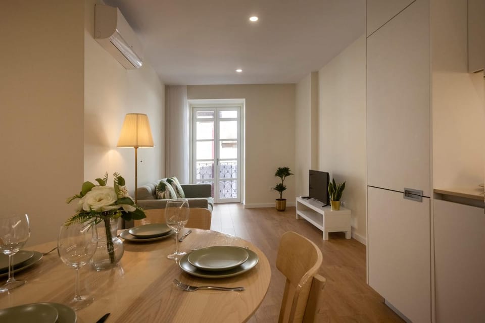 Coffee/tea facilities, flat iron, hair dryier, oven, stove, toaster, kitchen, elevator