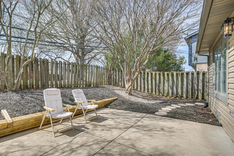 Renovated Townhome w/ Garage, 12 Mi to St Louis House in Belleville