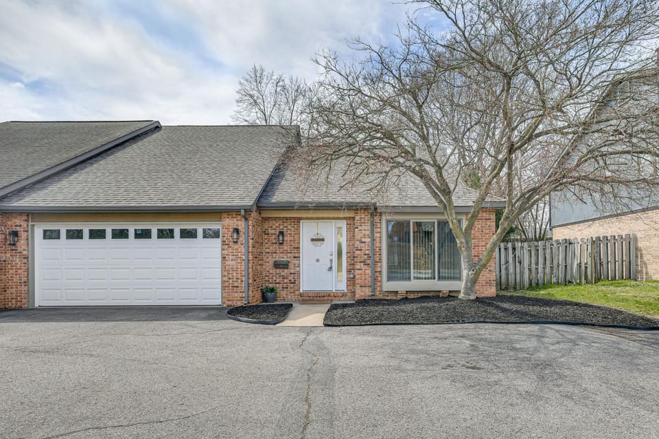 Renovated Townhome w/ Garage, 12 Mi to St Louis House in Belleville