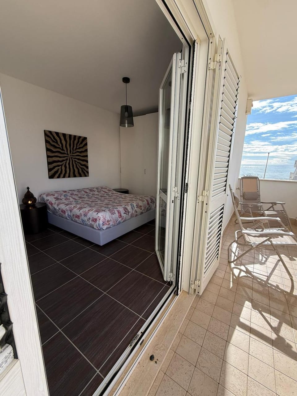 Bed, View (from property/room), Balcony/Terrace, Photo of the whole room, Bedroom, sunbed, wardrobe