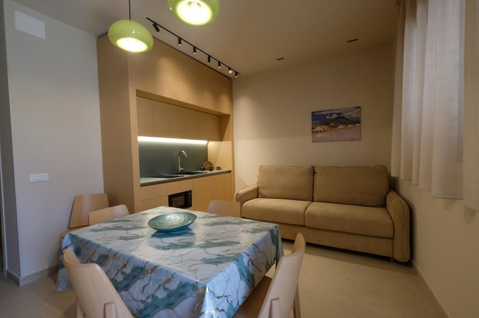 Kitchen or kitchenette, Living room