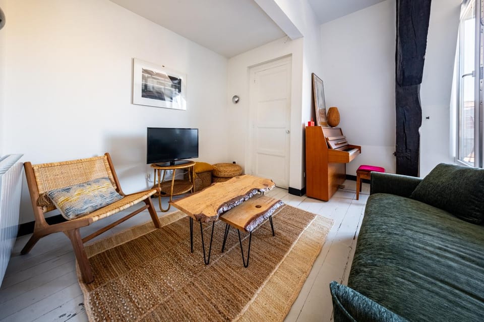 Communal lounge/ TV room, Living room