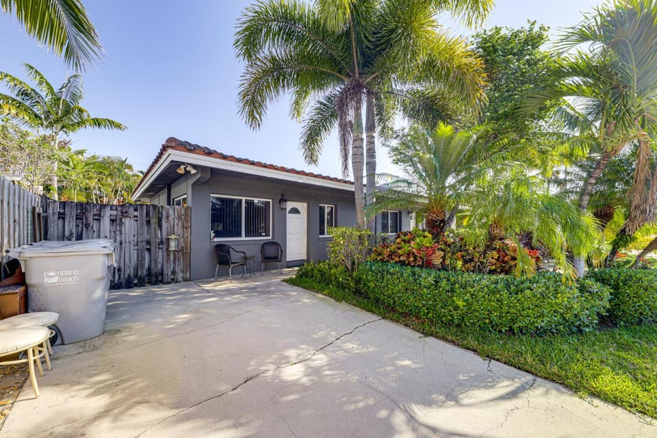 Steps to Beach! Pompano Beach Apt w/ Shared Pool Apartment in Pompano Beach