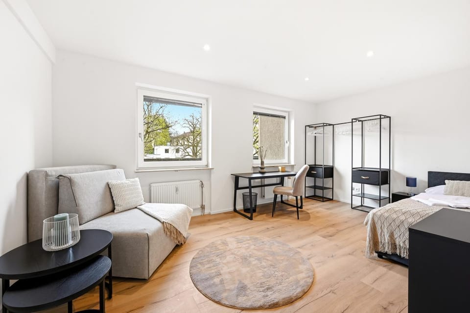 Bed, Photo of the whole room, Seating area, Bedroom