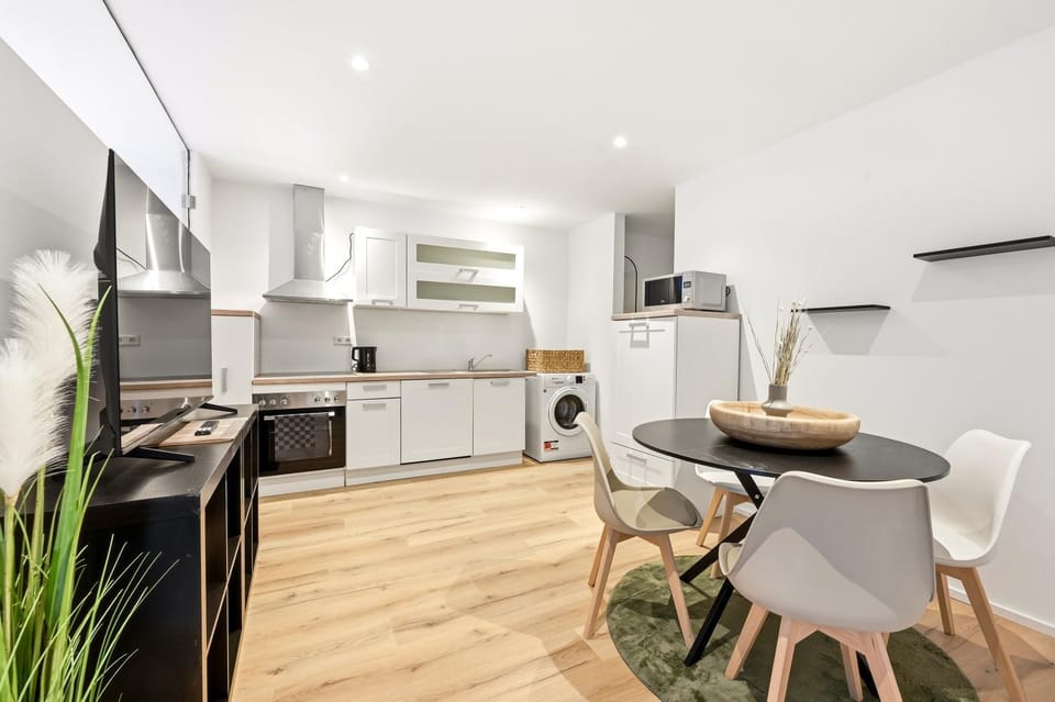 Kitchen or kitchenette, Seating area, Dining area, dishwasher, oven, stove, toaster, washing machine