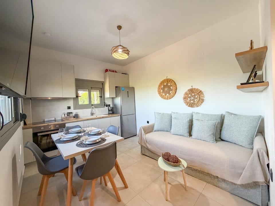 TV and multimedia, Living room, Dining area