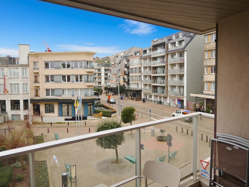 Neighbourhood, View (from property/room), Balcony/Terrace, City view, Street view, Location