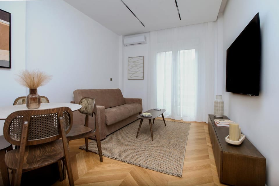 TV and multimedia, Living room, Dining area
