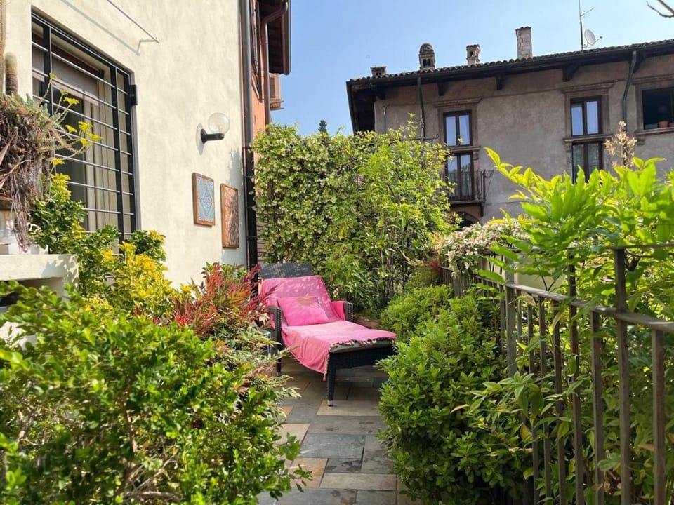Property building, Patio, Spring, Day, Garden, Balcony/Terrace, Balcony/Terrace, Living room, Seating area, Garden view, sunbed