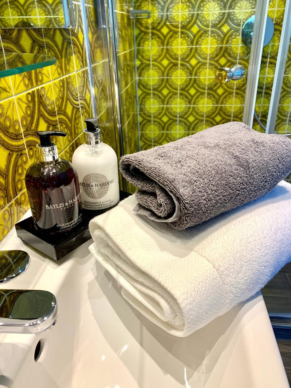 Shower, Bathroom, towels