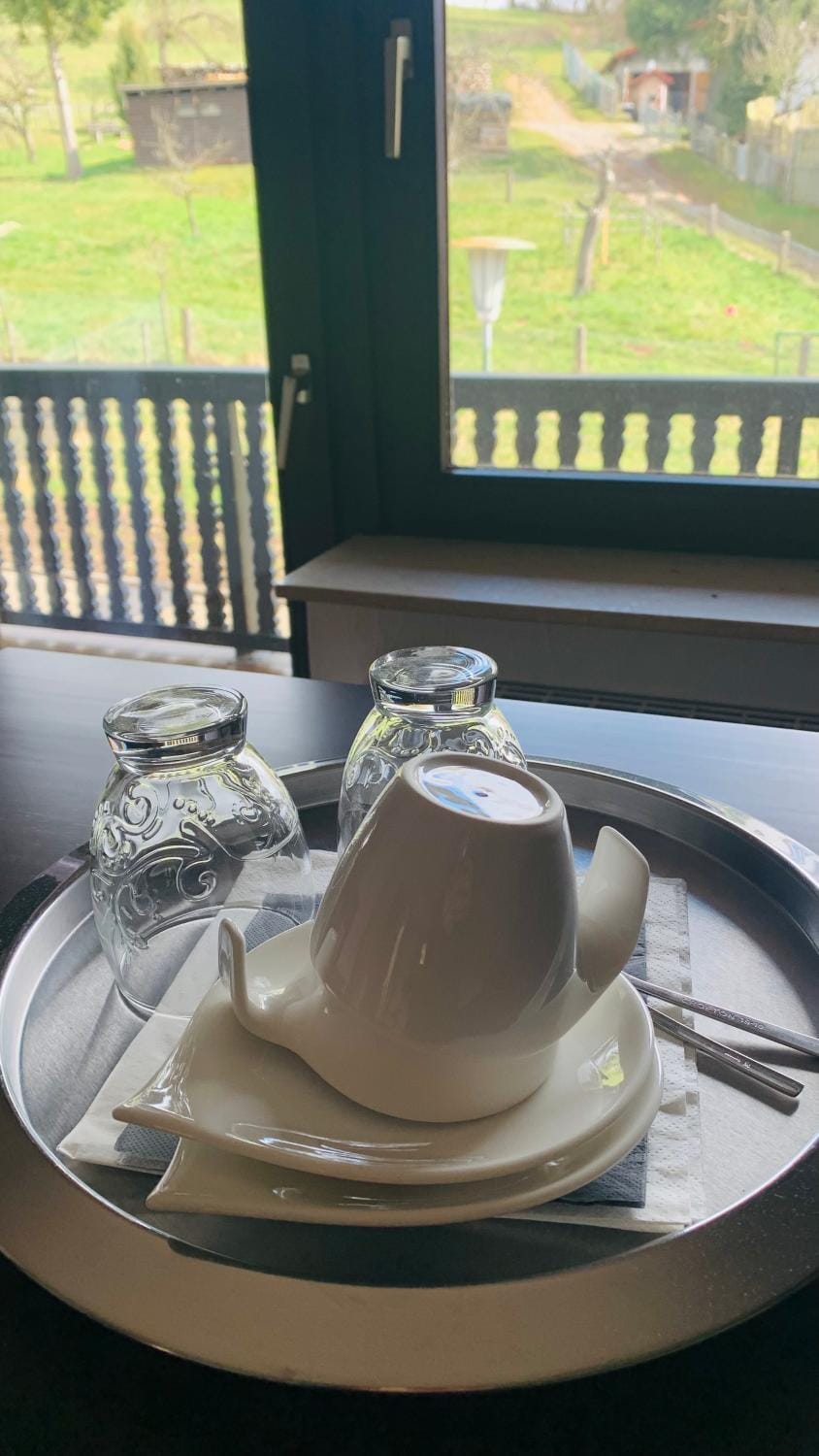 Coffee/tea facilities, Dining area