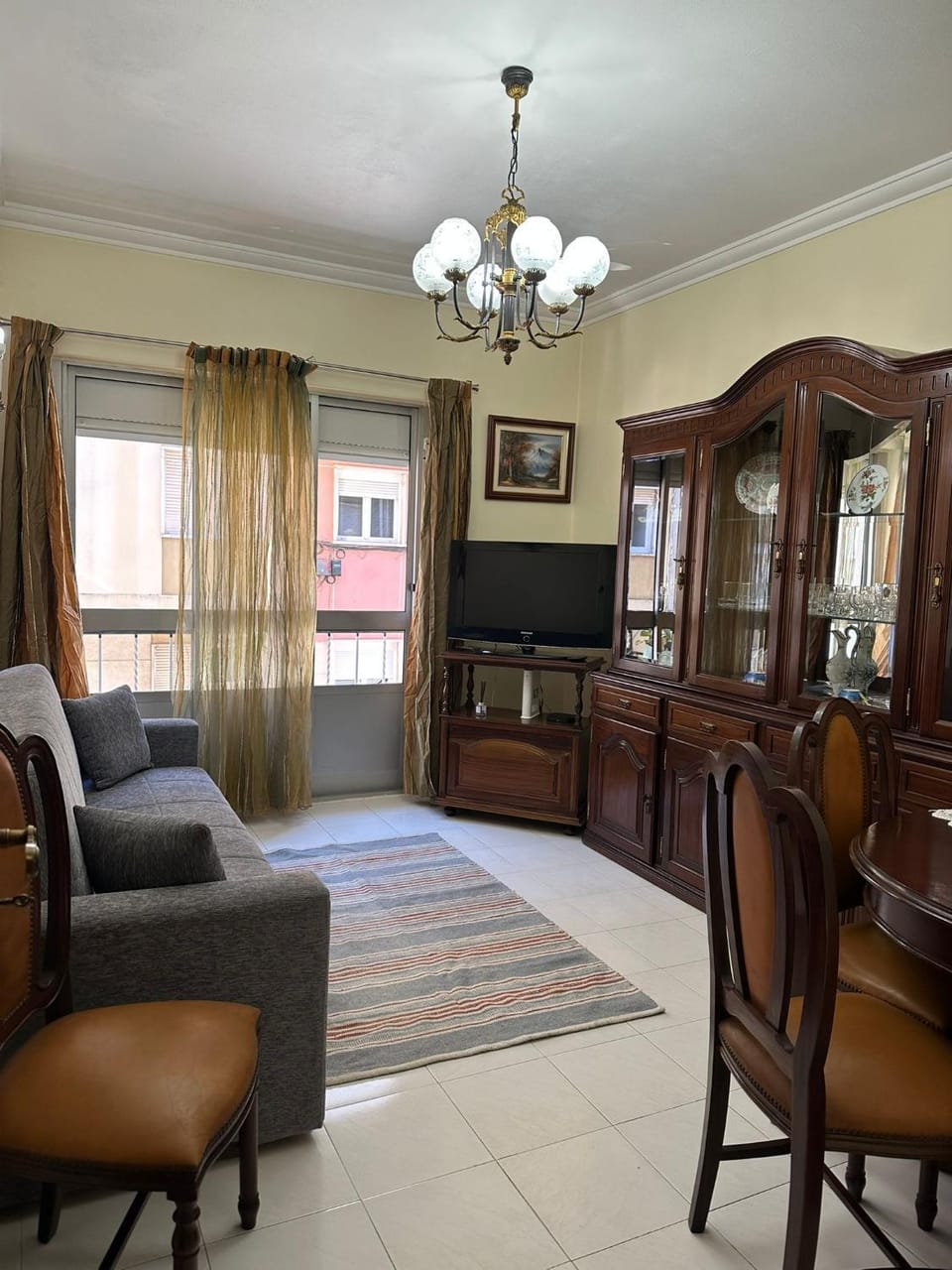 Comfy Old Style 2 Bedrooms Apartment - Close Aeroporto Lisbon Apartment in Lisbon