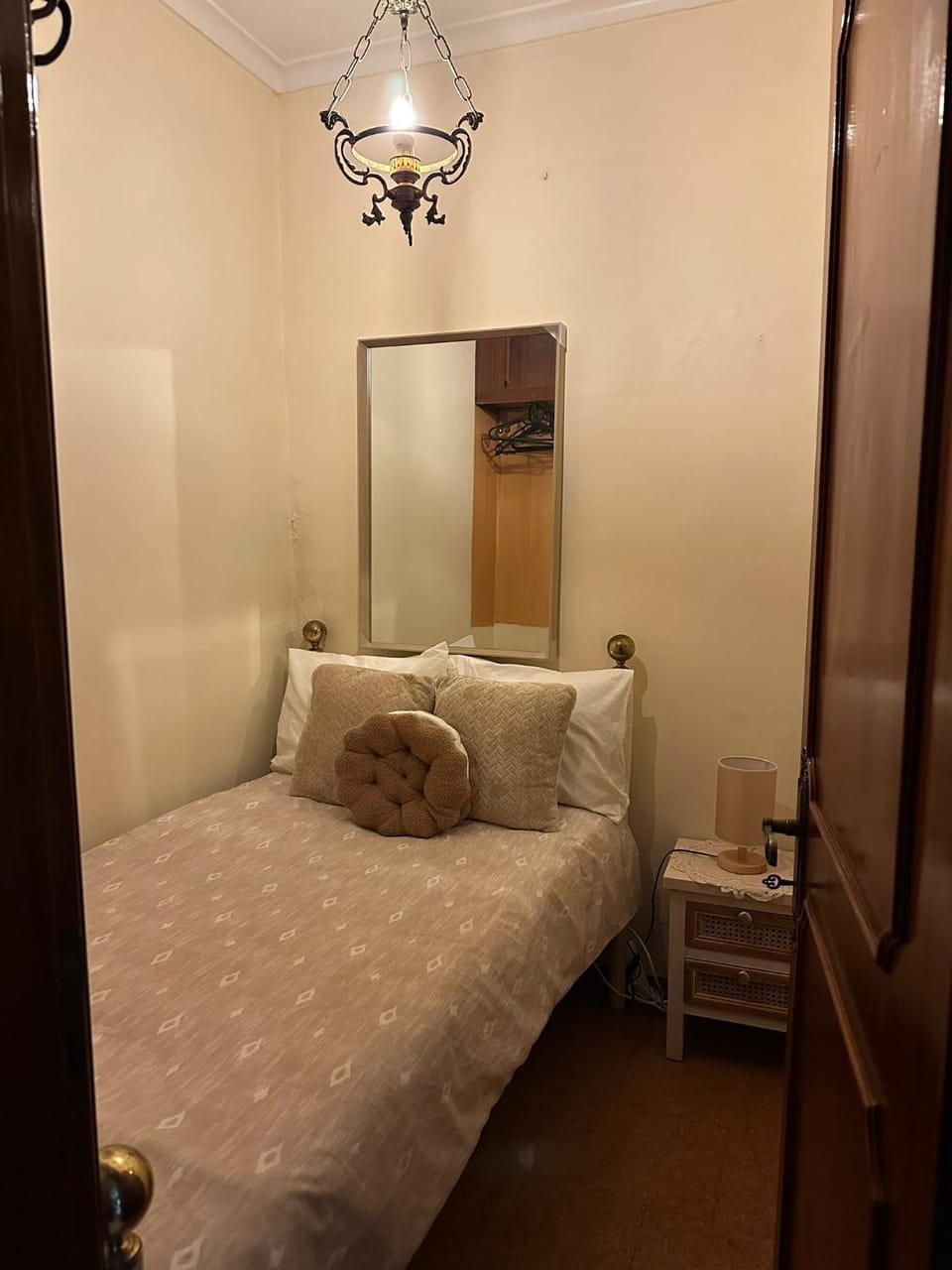 Comfy Old Style 2 Bedrooms Apartment - Close Aeroporto Lisbon Apartment in Lisbon