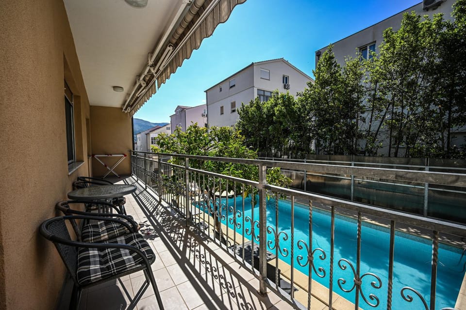 Pool view, Swimming pool
