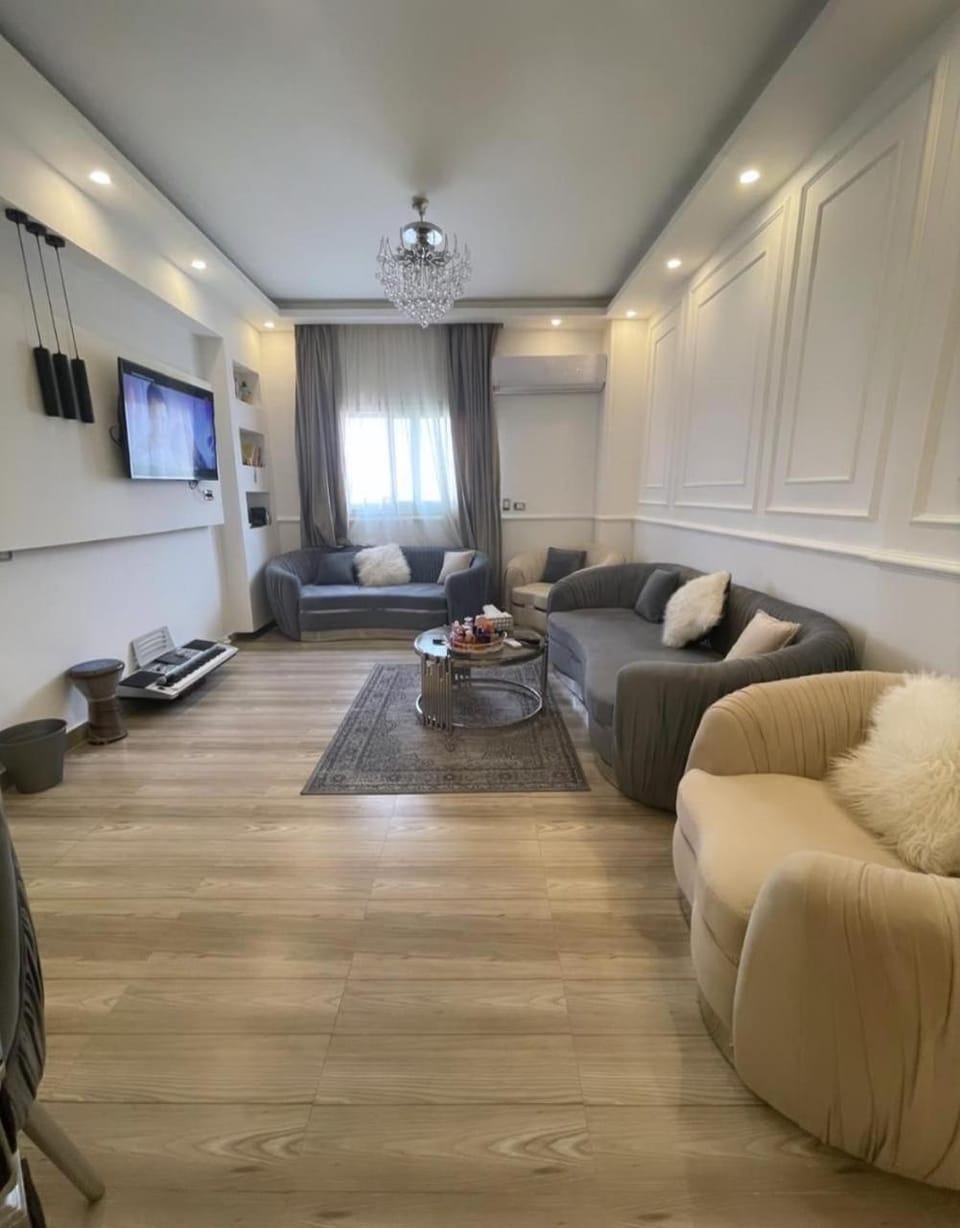 شقه للإيجار في الدقي Apartment in Egypt