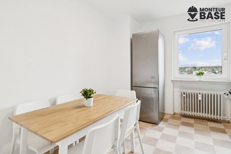 Dining area, internet
