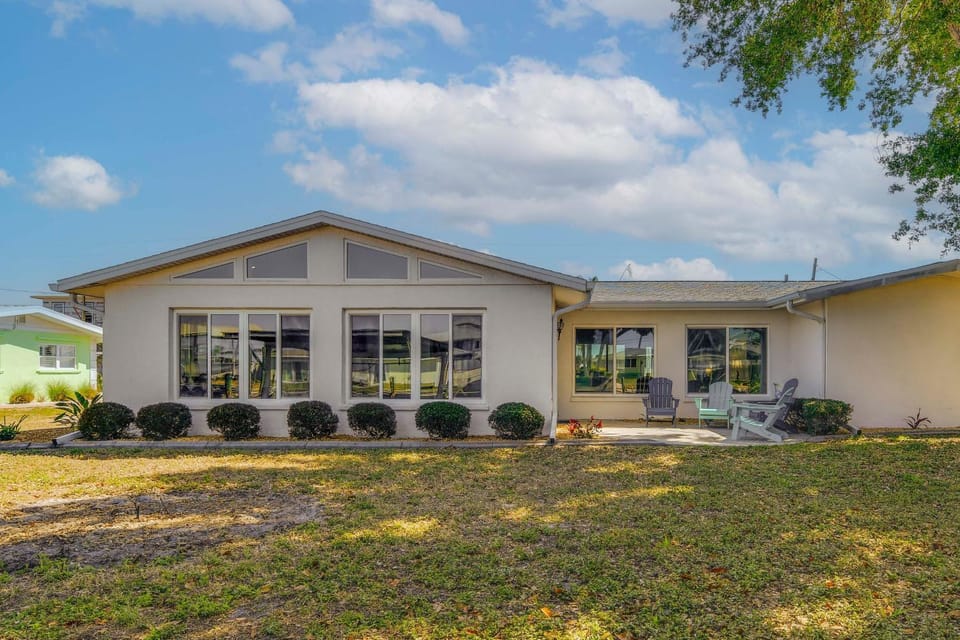 2 Mi to Englewood Beach! Home w/ Private Dock House in Manasota Key