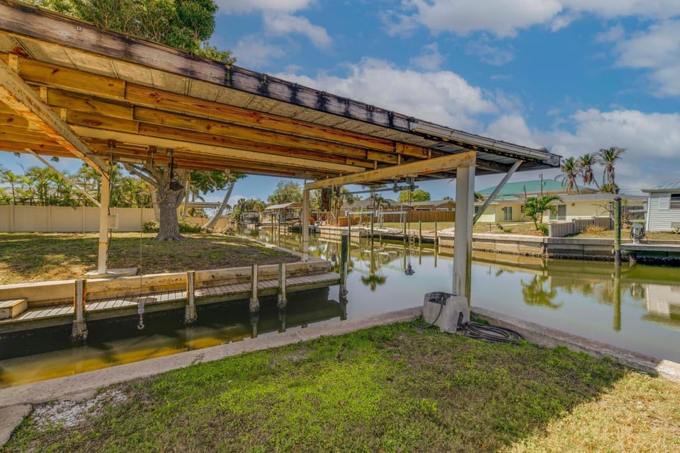 2 Mi to Englewood Beach! Home w/ Private Dock House in Manasota Key