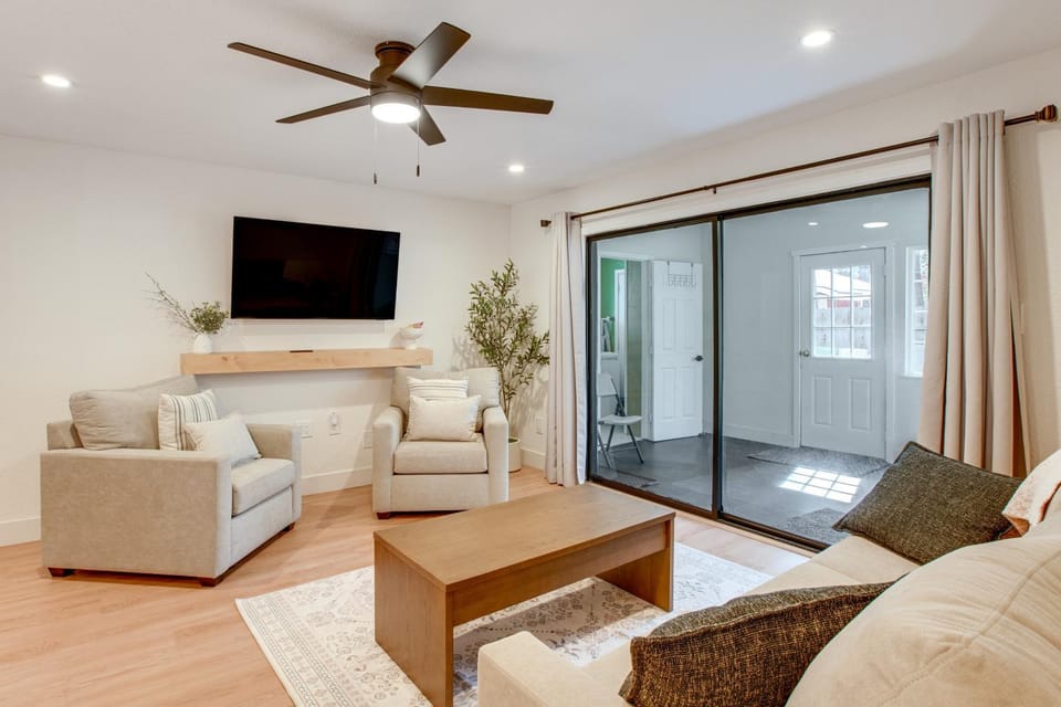 Pet Friendly w/ Yard! Fully Updated Tahoe Home House in South Lake Tahoe
