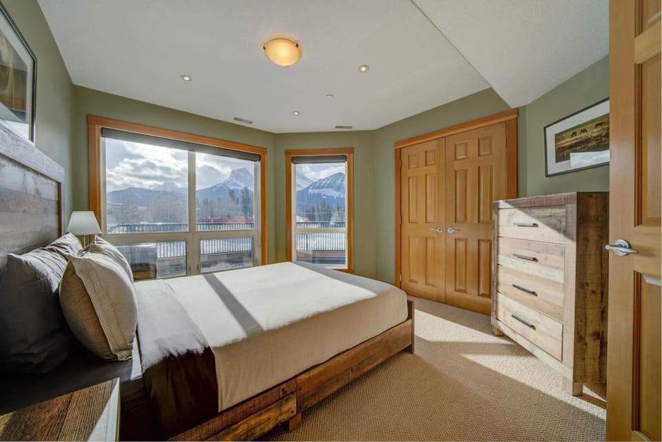 212 Alpine Village Spacious 2Bed-2Bath-Mtn Views! Apartment in Canmore